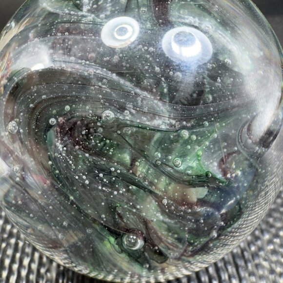 VTG Dynasty Gallery Around The World Round Glass Paperweight Green Black Swirls - Picture 7 of 10